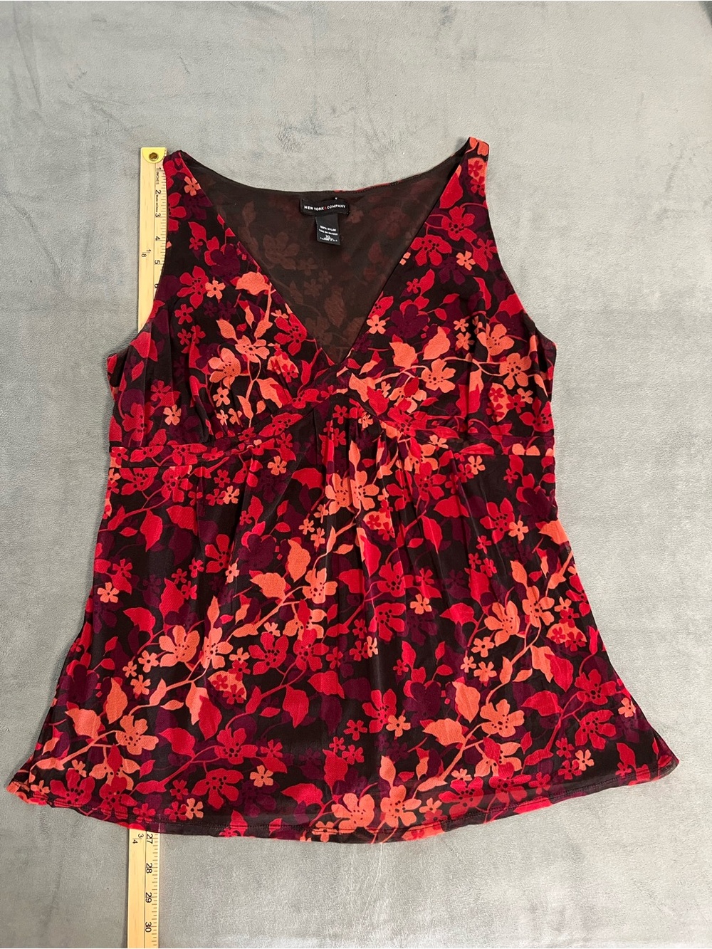 NY & Co Women's Red Floral V-Neck Sleeveless Top
